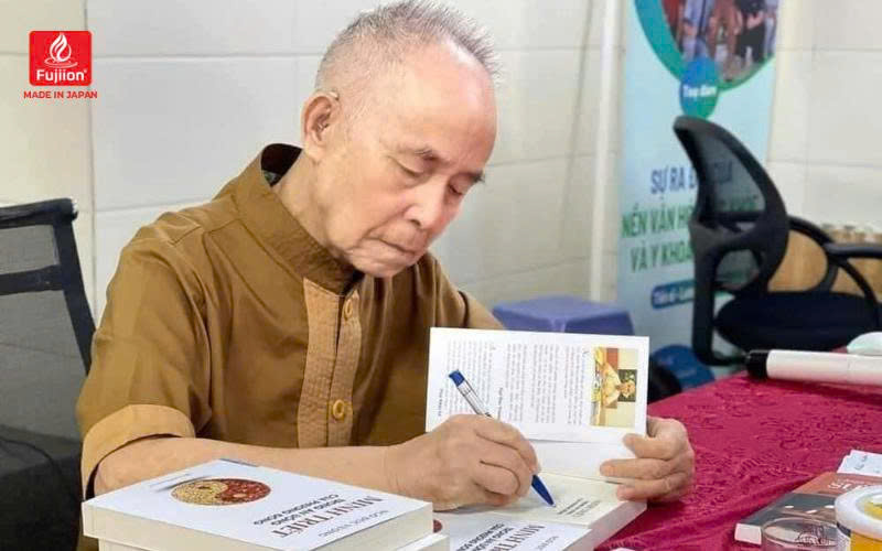 Tiến sĩ, Lương y Ngô Đức Vượng - Nguyên giảng viên đại học Quốc gia hà Nội và Đại học Đà Lạt